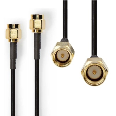 Cabo coaxial preto com terminais dourados de rosca em fundo branco