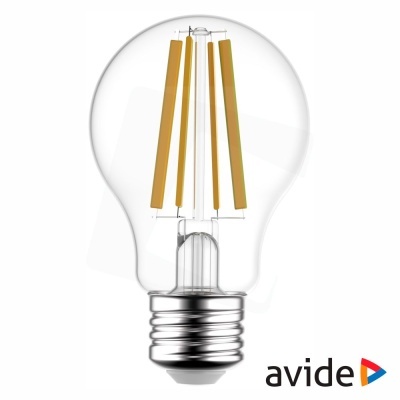 Lâmpada LED de filamento em vidro transparente com base metálica prateada e quatro filamentos amarelos.