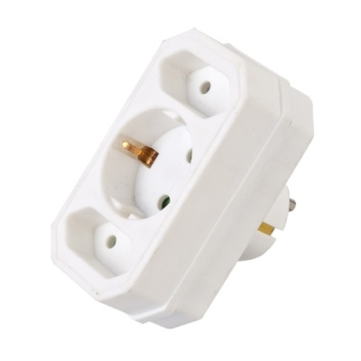 Tomada elétrica adaptadora branca de três pinos