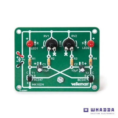 Placa de circuito impresso verde com componentes eletrónicos e dois LEDs vermelhos