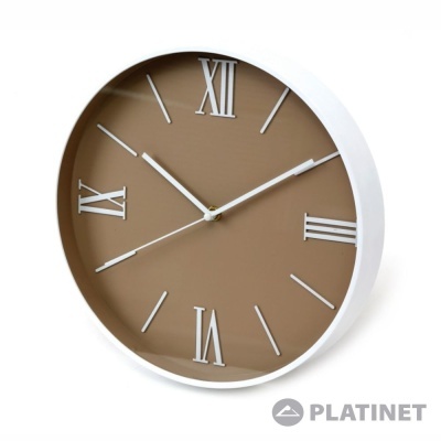 Relógio de parede branco com mostrador castanho e números romanos brancos