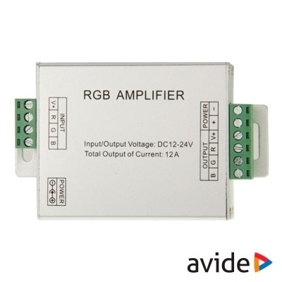 Amplificador RGB branco com terminais verdes e texto técnico