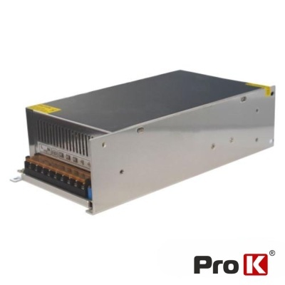 Fonte de alimentação metálica cinza/preta com terminais e ventilação