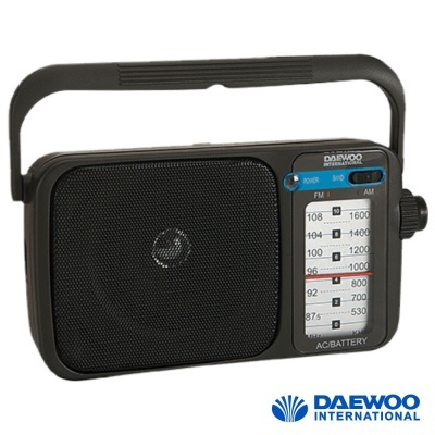 Rádio portátil preto Daewoo International com altifalante e sintonizador AM/FM