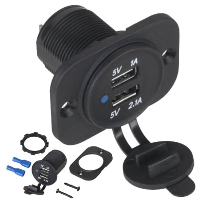 Carregador USB duplo preto com tampa e acessórios