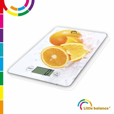 balança digital de cozinha com imagem de laranjas e gelo