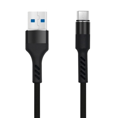 Cabo USB preto com conectores tipo A e C e cabo revestido em tecido.