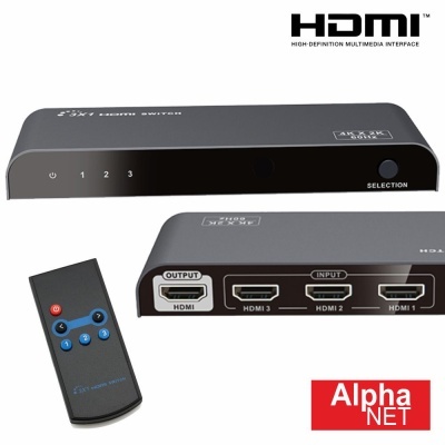 Comutador HDMI cinza com três entradas e comando remoto preto.