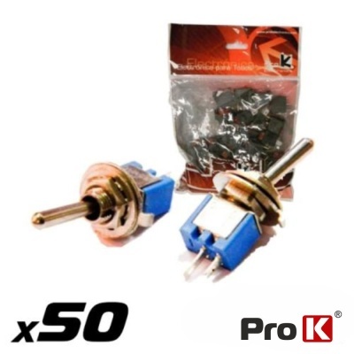 Interruptores tipo alavanca azuis com partes metálicas e embalagem plástica ao fundo