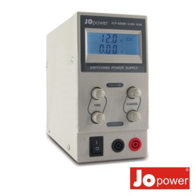 Fonte de alimentação regulada JOpower ALP-305DM com ecrã digital azul e botões
