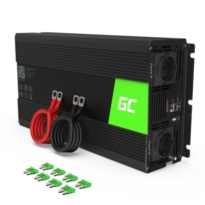 Inversor de energia GC preto e verde com cabos vermelhos e pretos e conectores verdes