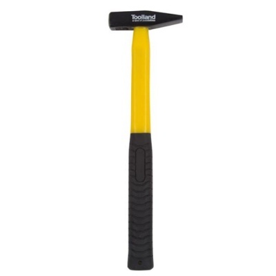 Martelo preto e amarelo com cabo de pega texturada