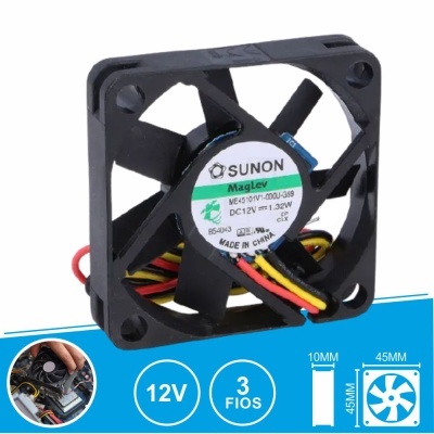 Ventoinha quadrada preta com 7 pás e etiqueta central visível com especificações técnicas