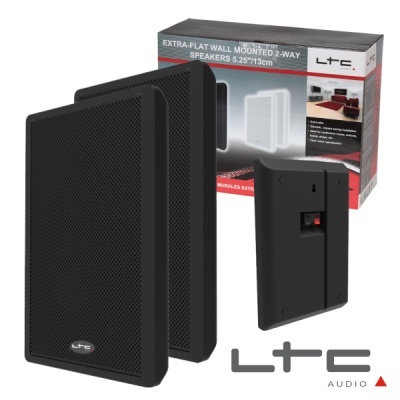 Conjunto de colunas de parede pretas LTC Audio com caixa ao fundo