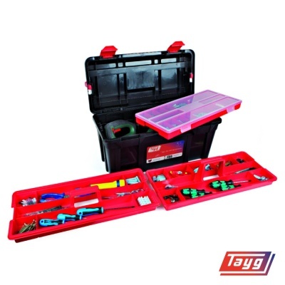 Caixa de ferramentas preta e vermelha Tayg aberta com bandejas destacadas e ferramentas.