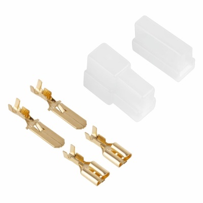 Terminais elétricos dourados com alojamentos plásticos brancos.