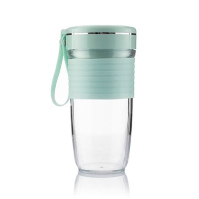 Garrafa portátil verde água com corpo transparente