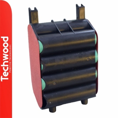 Bateria recarregável Techwood preta e vermelha com pinos metálicos