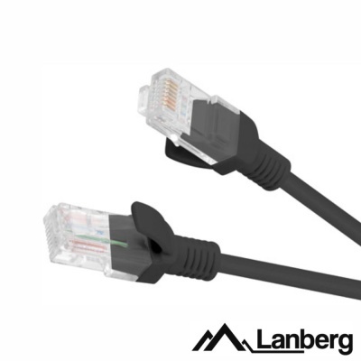 Cabo de rede preto com conectores RJ45 transparentes e logotipo Lanberg