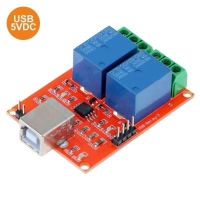 Placa eletrónica vermelha com dois relevadores azuis e conector USB