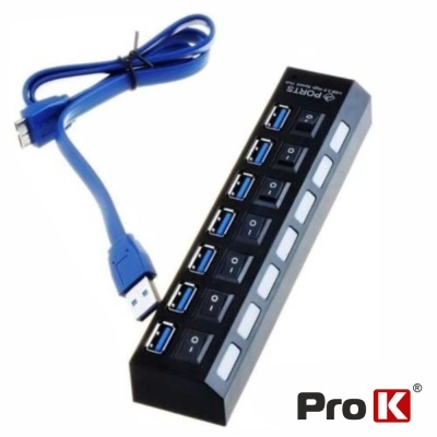Hub USB 7 portas USB 3.0 preto com botão individual e cabo azul.