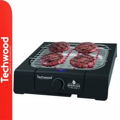 Barbecue elétrico Techwood com 4 hambúrgueres na grelha