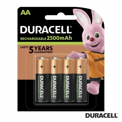Pack de quatro pilhas AA recarregáveis Duracell com coelho rosa da marca
