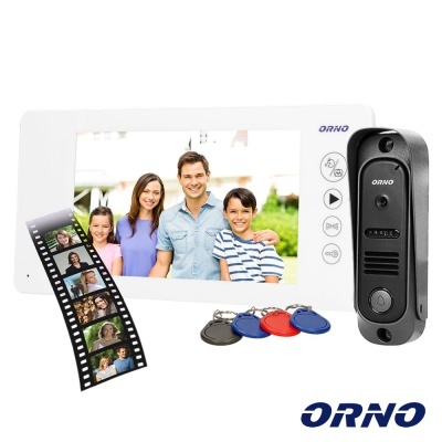 Videoporteiro ORNO com unidade interior branca e unidade exterior preta com várias chaves eletrónicas coloridas