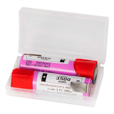 Baterias recarregáveis Li-ion 18650 dentro de caixa plástica