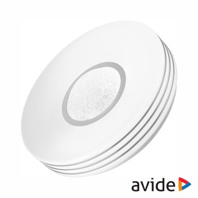 Conjunto de quatro pratos brancos com padrão cinza e logótipo avide