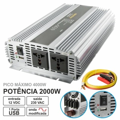 Inversor de energia metálico prateado com soquetes pretos, botão, portas USB e cabo amarelo