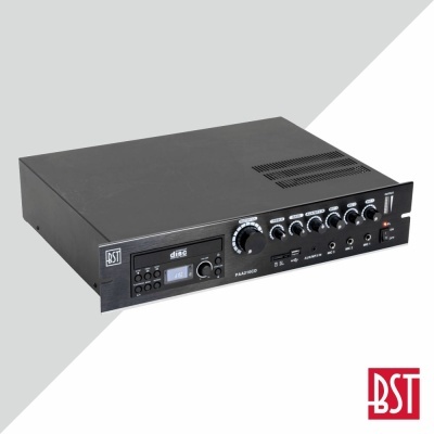 Amplificador de áudio preto com botões e visor digital sobre fundo cinzento