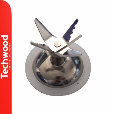 Lâmina de liquidificador de metal com suporte circular, marca Techwood ao lado