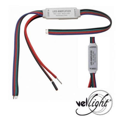 Amplificador LED com fios coloridos e etiqueta com texto, destacado logo 