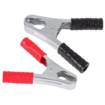 Par de garras para bateria metálicas com revestimento plástico preto e vermelho