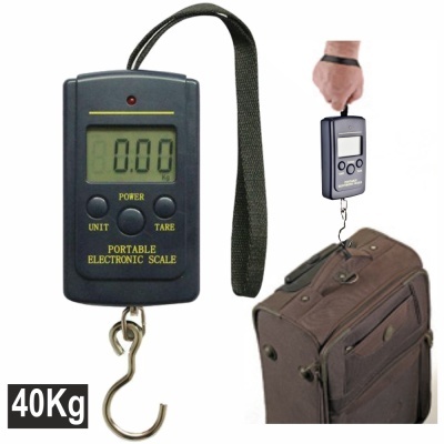 Balança eletrónica portátil com ecrã LCD e gancho metálico a pesar mala castanha