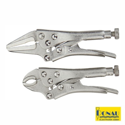 Duas tenazes metálicas prateadas com ajuste, em fundo branco