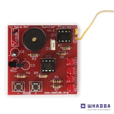 Placa eletrónica vermelha Junior Theremin com LEDs, botões e alto-falante