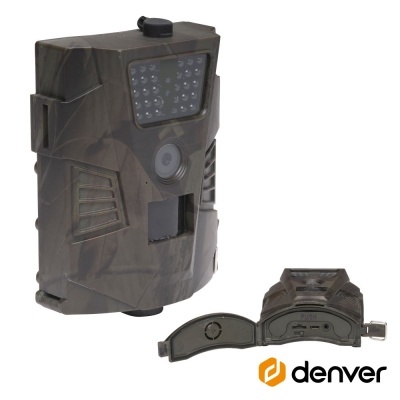 Câmara de vigilância camuflada com acessórios sobre fundo branco