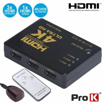 Dispositivo HDMI Switch 4K com três entradas e um saída, controlo remoto e sensor IR sobre fundo branco.
