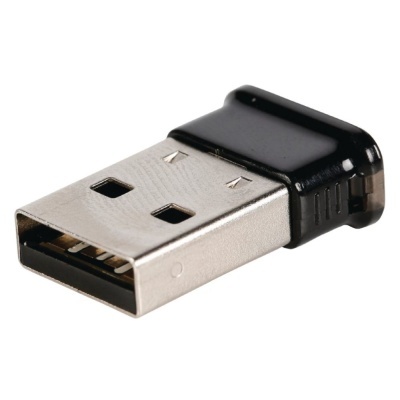 Adaptador USB tipo A com corpo metálico prateado e capa preta de plástico