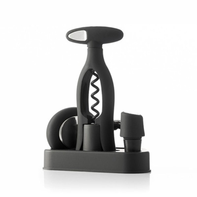 Conjunto de acessórios para vinho em plástico e metal preto numa base retangular