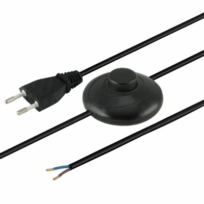 Cabo elétrico preto com ficha de dois pinos e botão liga/desliga.