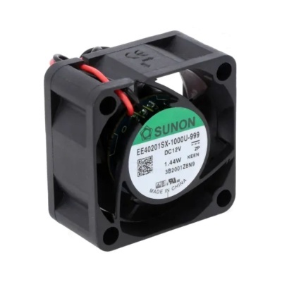 ventoinha electrónica preta com etiqueta circular da marca SUNON