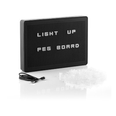 Quadro luminoso preto com letras brancas e acessórios para personalização