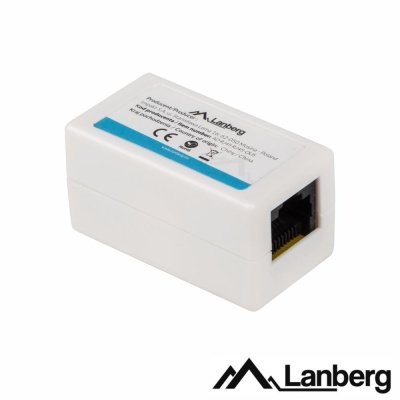 Adaptador de rede Lanberg branco com conector RJ45 e etiqueta