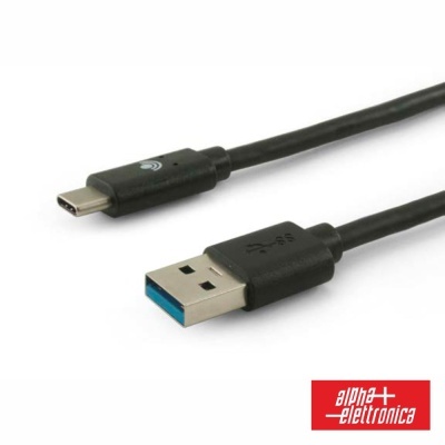 Cabo USB preto com conectores USB-C e USB-A e logo alpha elettronica