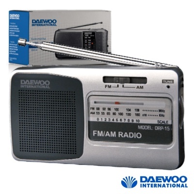 Rádio portátil DAEWOO INTERNATIONAL prateado com antena telescópica e caixa original