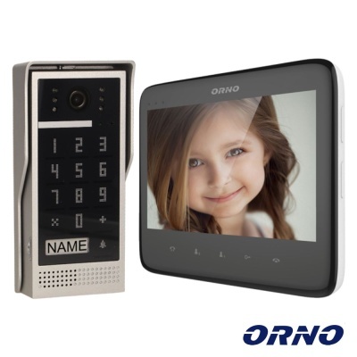 Videoporteiro ORNO com unidade externa metálica e ecrã a cores interno mostrando menina