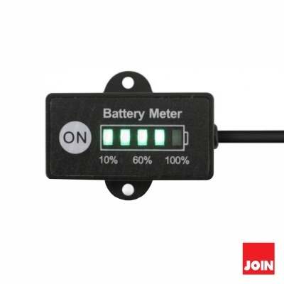 Medidor de bateria preto com LEDs verdes e botão ON